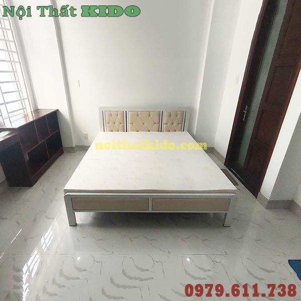 Giường sắt 2m x 2m