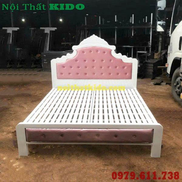 Giường sắt 1m8 x 2m cổ điển