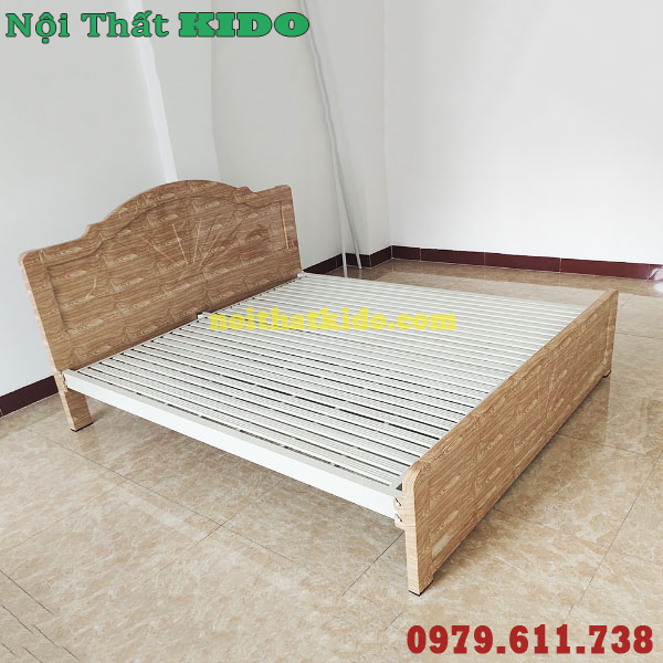 Giường sắt giả gỗ 1m4