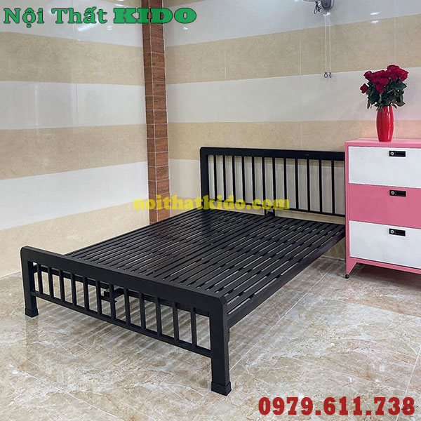 Giường sắt hộp 1m8x2m kiểu đơn giản