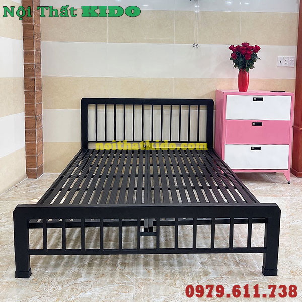 Giường sắt hộp 1m8x2m kiểu đơn giản