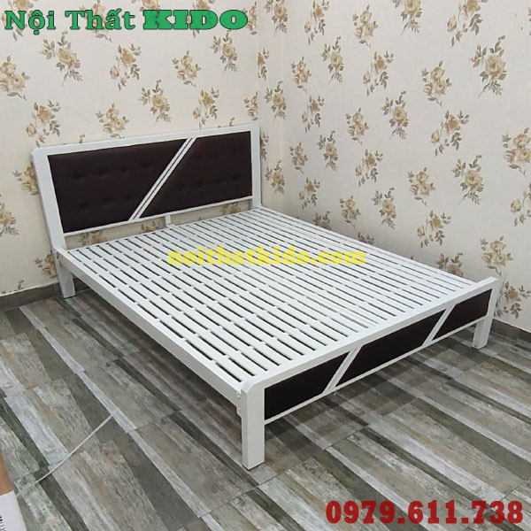 Giường sắt 1m8 x 2m