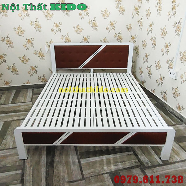 Giường sắt 2m x 2m