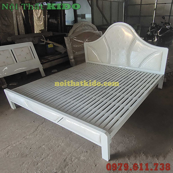 Giường sắt 2m x 2m