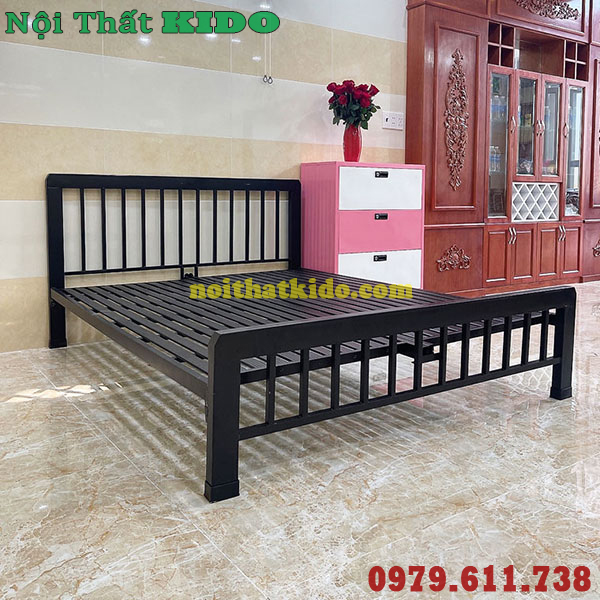 Giường sắt hộp 1m8x2m kiểu đơn giản