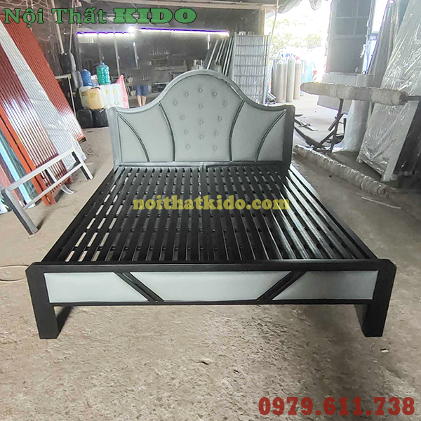 Giường sắt 1m8 x 2m