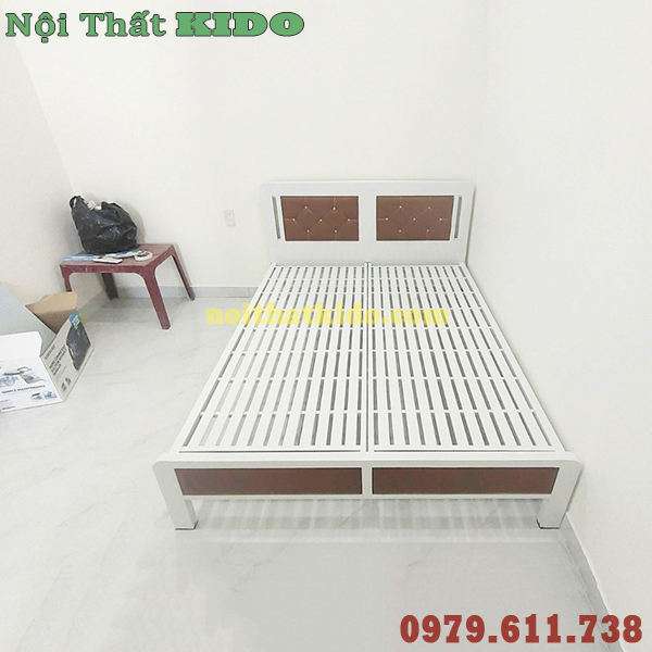 Giường sắt 2m x 2m