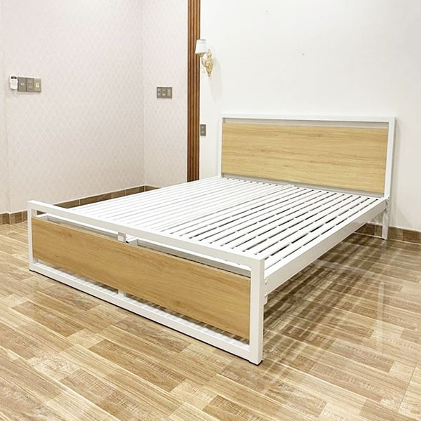 Giường sắt Quận 9