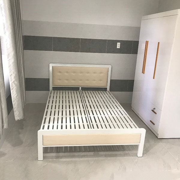Giường sắt Quận 3