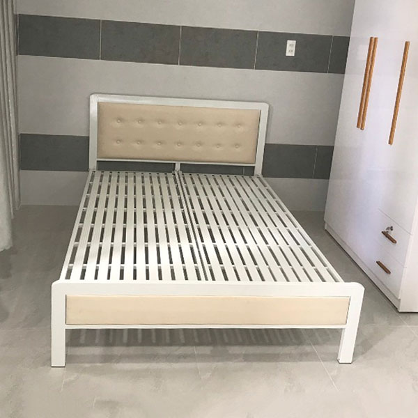 Giường sắt Quận 9