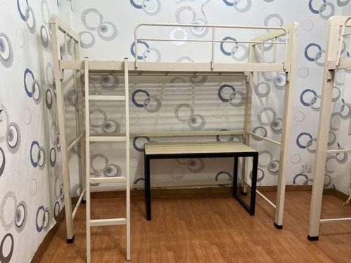 Giường tầng sắt có bàn học màu kem