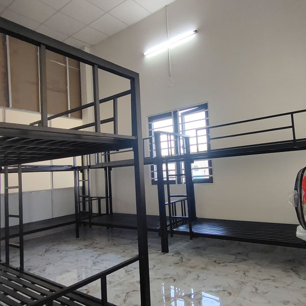 2.3. Giường sắt tầng – Phù hợp nhà đông người hoặc ký túc xá