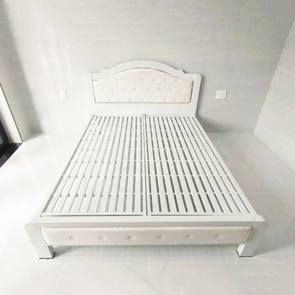 Giường ngủ bằng sắt hộp 5x10cm màu trắng