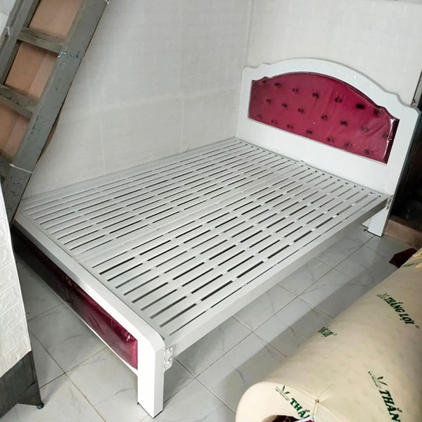 Giường sắt bọc nệm Dakiten