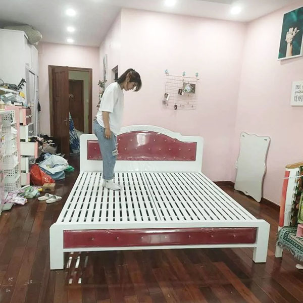 Giường sắt bọc nệm Dakiten