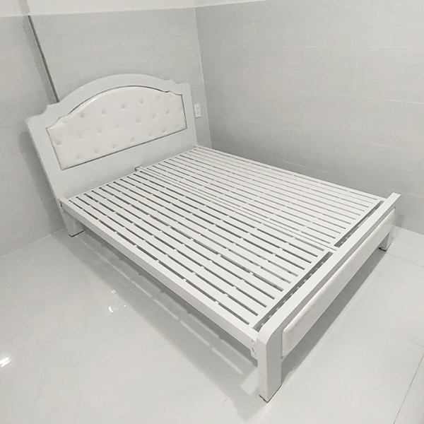 Giường ngủ bằng sắt hộp 5x10cm màu trắng