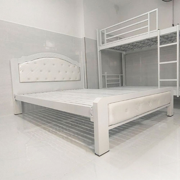 Giường ngủ bằng sắt hộp 5x10cm màu trắng